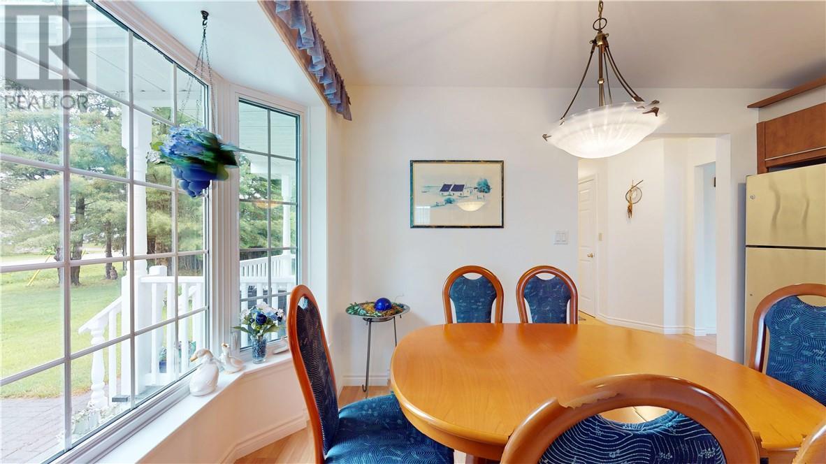 12 Islandview, Mindemoya, ON - Indoor Photo Showing Dining Room