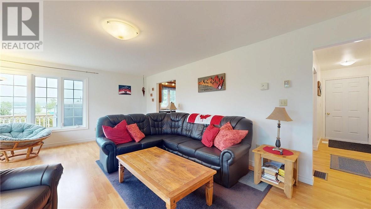 12 Islandview, Mindemoya, ON - Indoor Photo Showing Living Room