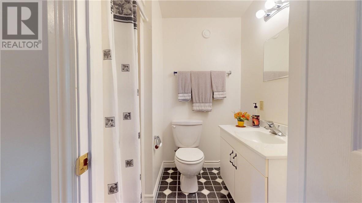 12 Islandview, Mindemoya, ON - Indoor Photo Showing Bathroom