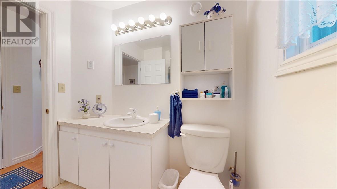 12 Islandview, Mindemoya, ON - Indoor Photo Showing Bathroom