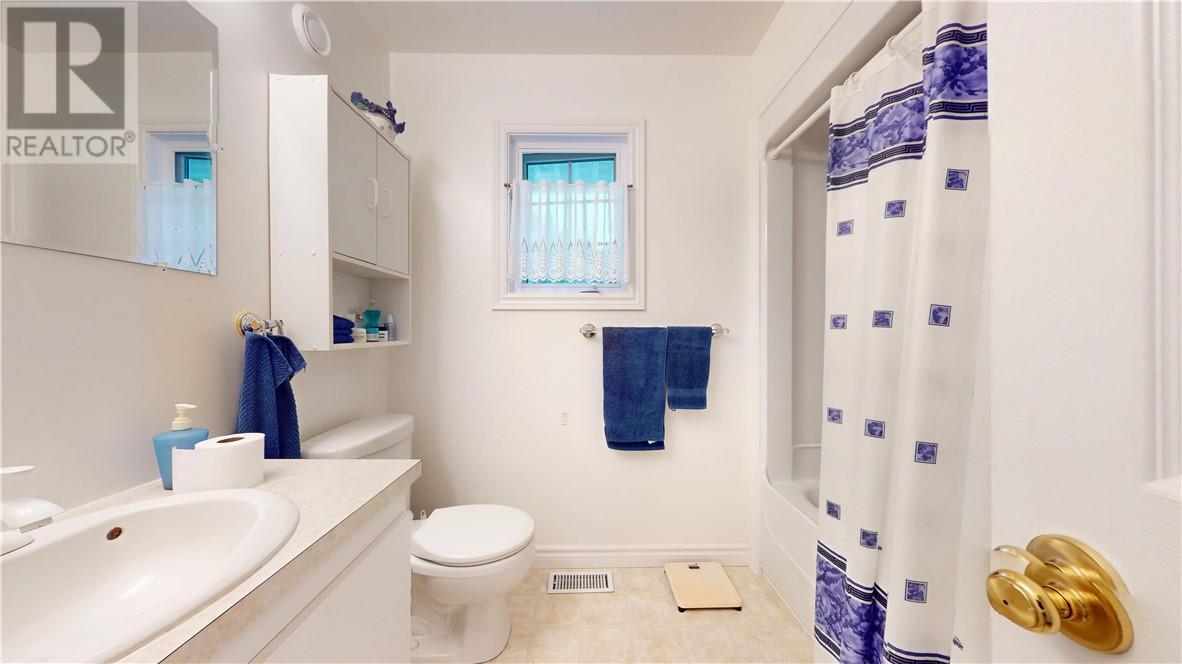 12 Islandview, Mindemoya, ON - Indoor Photo Showing Bathroom