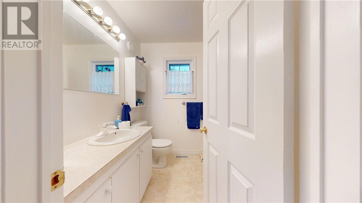 12 Islandview, Mindemoya, ON - Indoor Photo Showing Bathroom