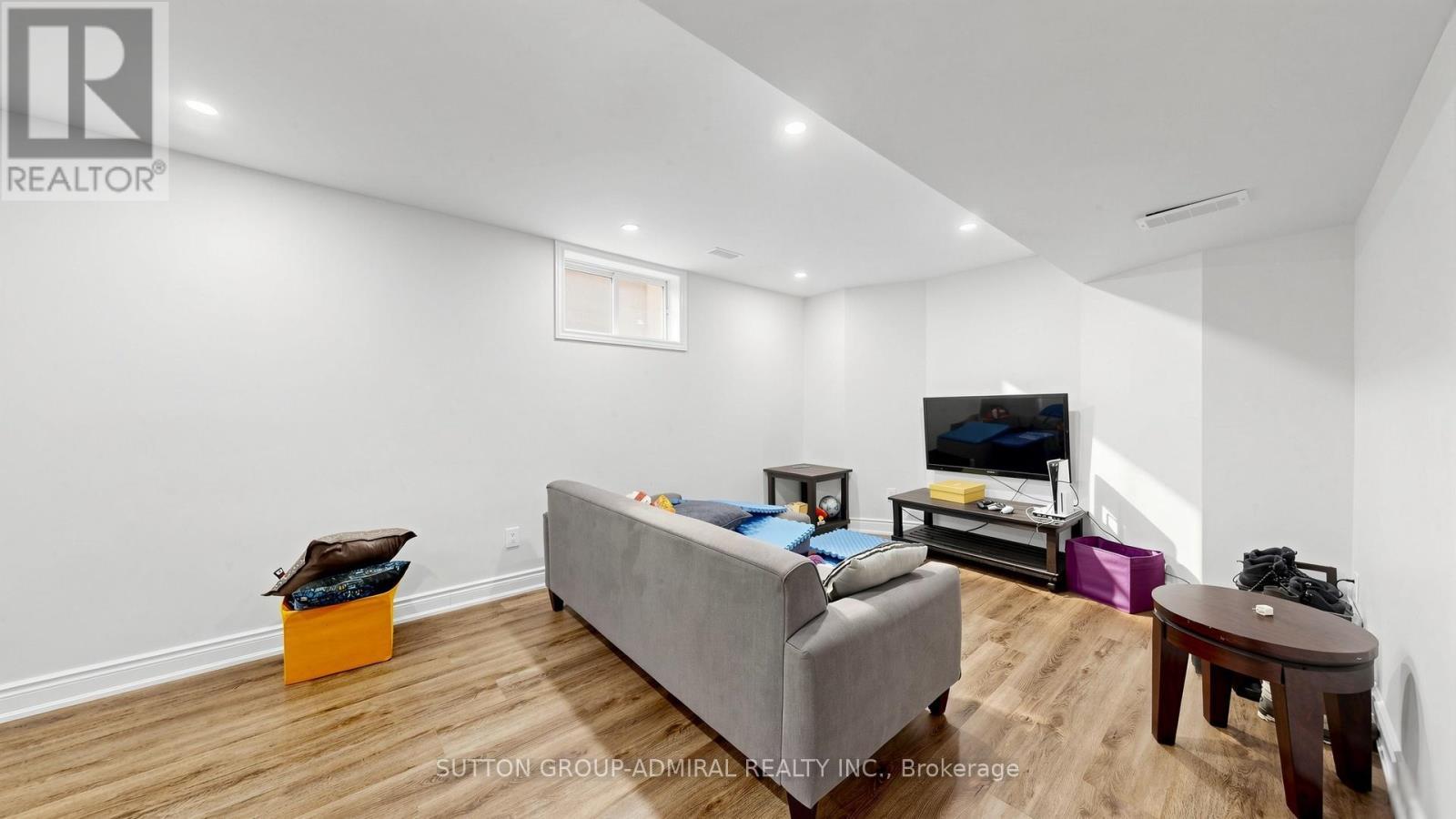 32 Northwood Drive, Toronto, ON