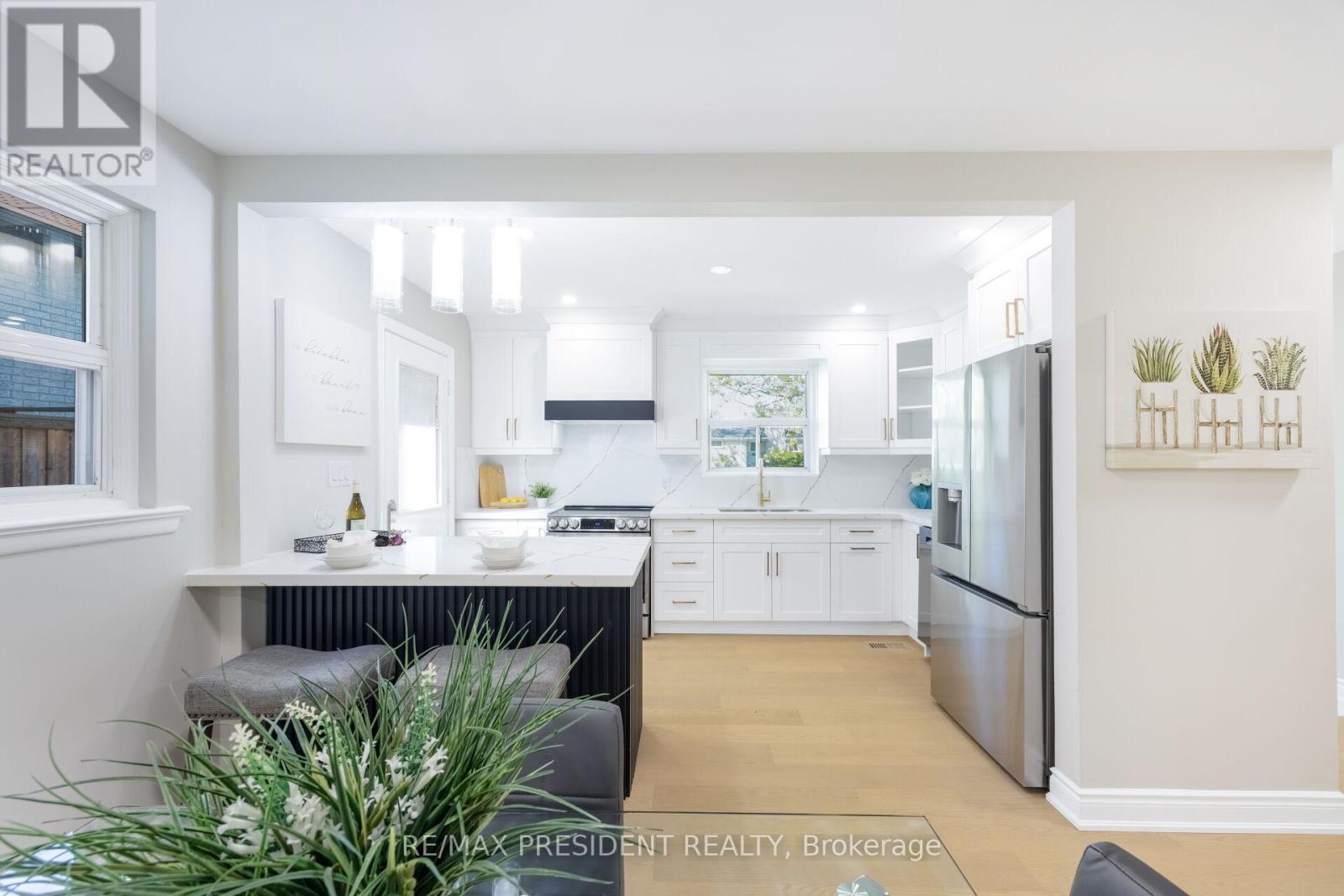 2420 Edenhurst Drive, Mississauga, ON - Indoor Photo Showing Kitchen