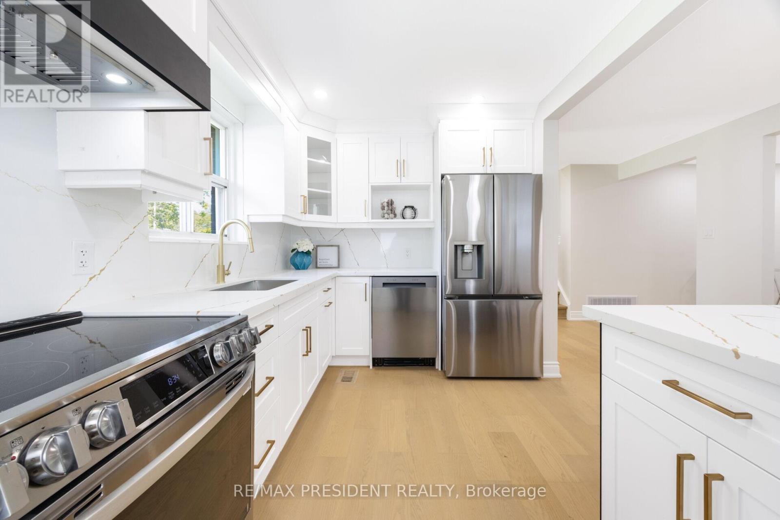 2420 Edenhurst Drive, Mississauga, ON - Indoor Photo Showing Kitchen