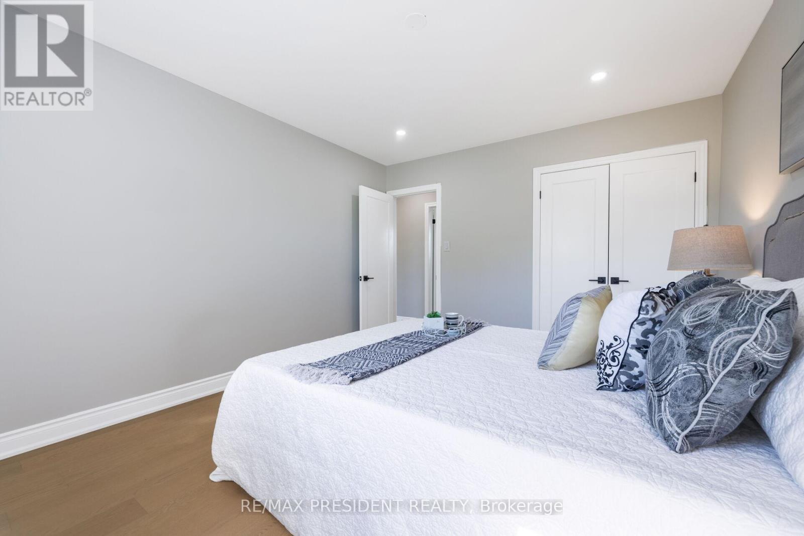 2420 Edenhurst Drive, Mississauga, ON - Indoor Photo Showing Bedroom