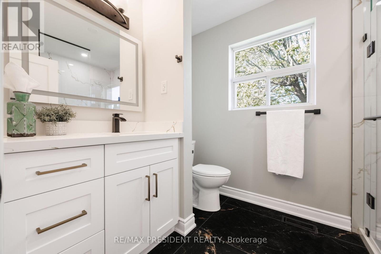 2420 Edenhurst Drive, Mississauga, ON - Indoor Photo Showing Bathroom