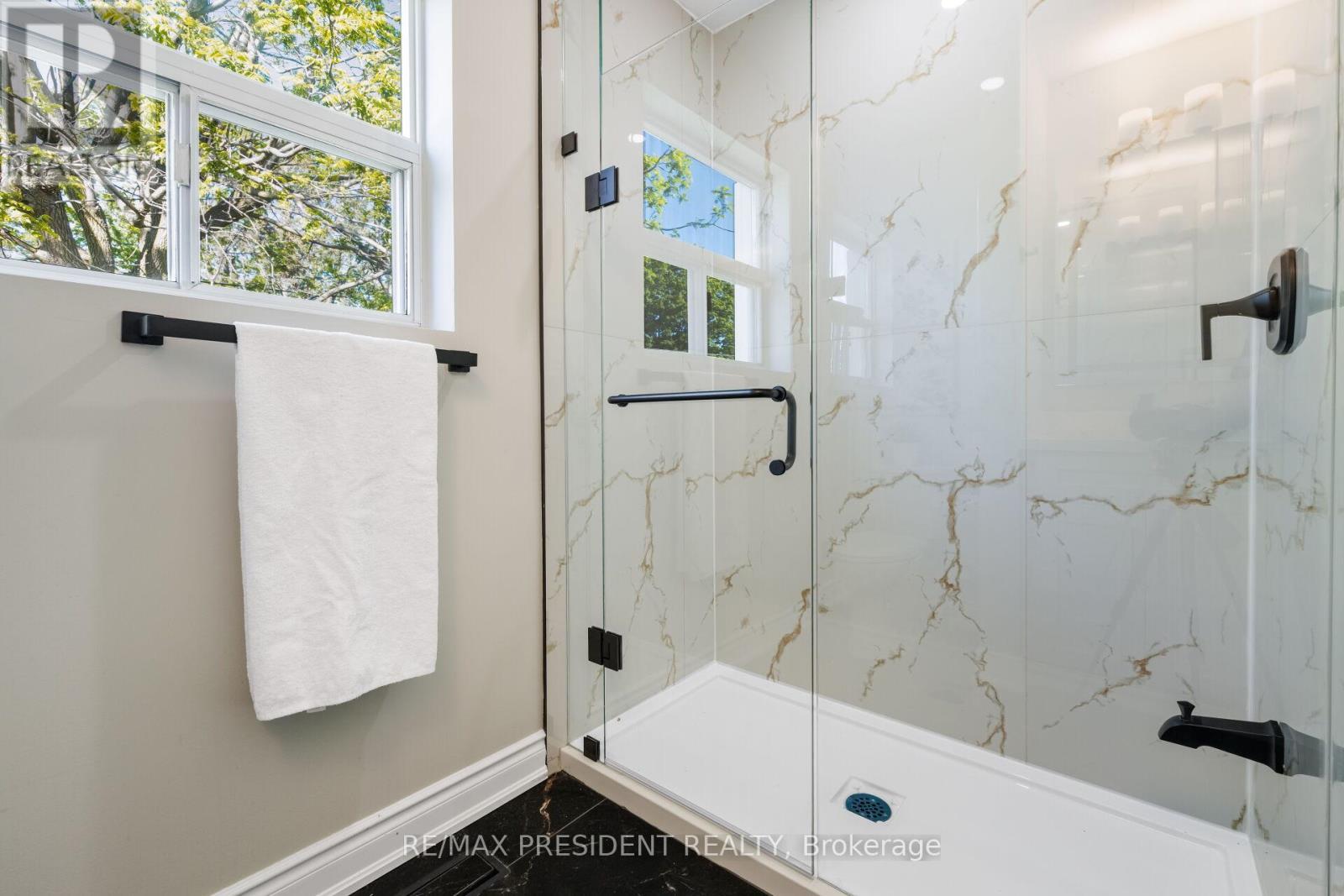 2420 Edenhurst Drive, Mississauga, ON - Indoor Photo Showing Bathroom