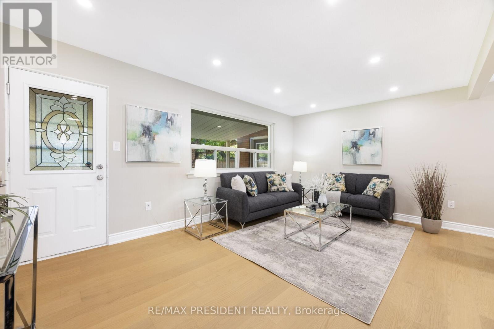 2420 Edenhurst Drive, Mississauga, ON - Indoor Photo Showing Living Room