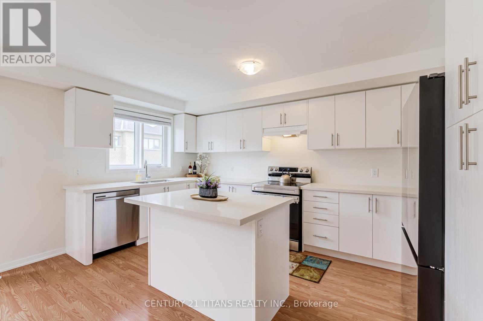 1320 Bradenton Path, Oshawa, ON - Indoor Photo Showing Kitchen With Stainless Steel Kitchen With Upgraded Kitchen