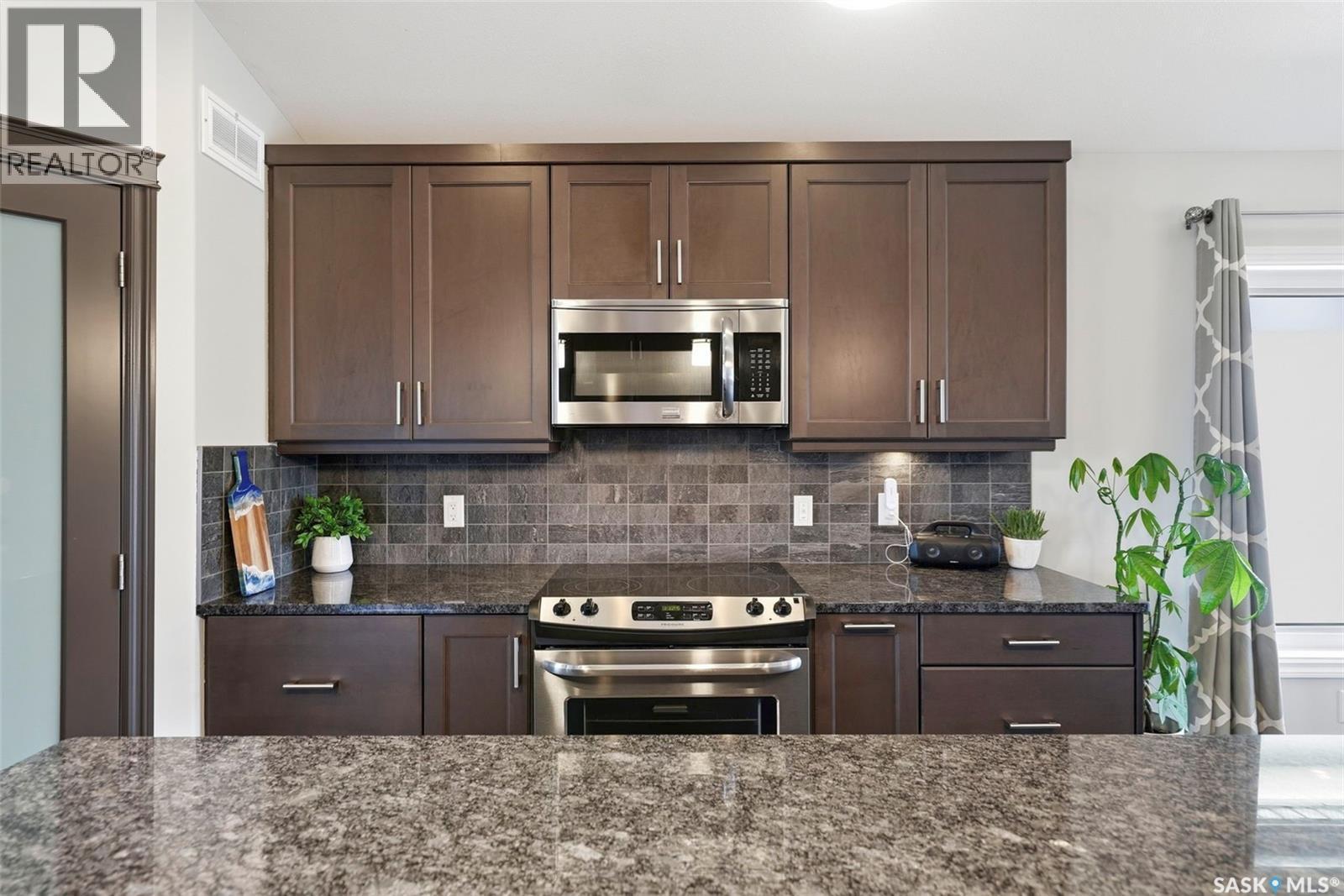 711 Sutter Crescent, Saskatoon, SK - Indoor Photo Showing Kitchen With Upgraded Kitchen
