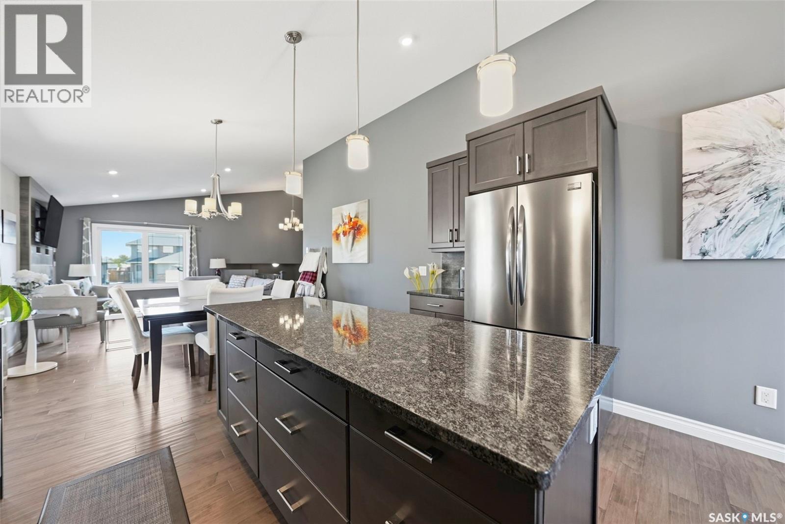 711 Sutter Crescent, Saskatoon, SK - Indoor Photo Showing Kitchen With Upgraded Kitchen