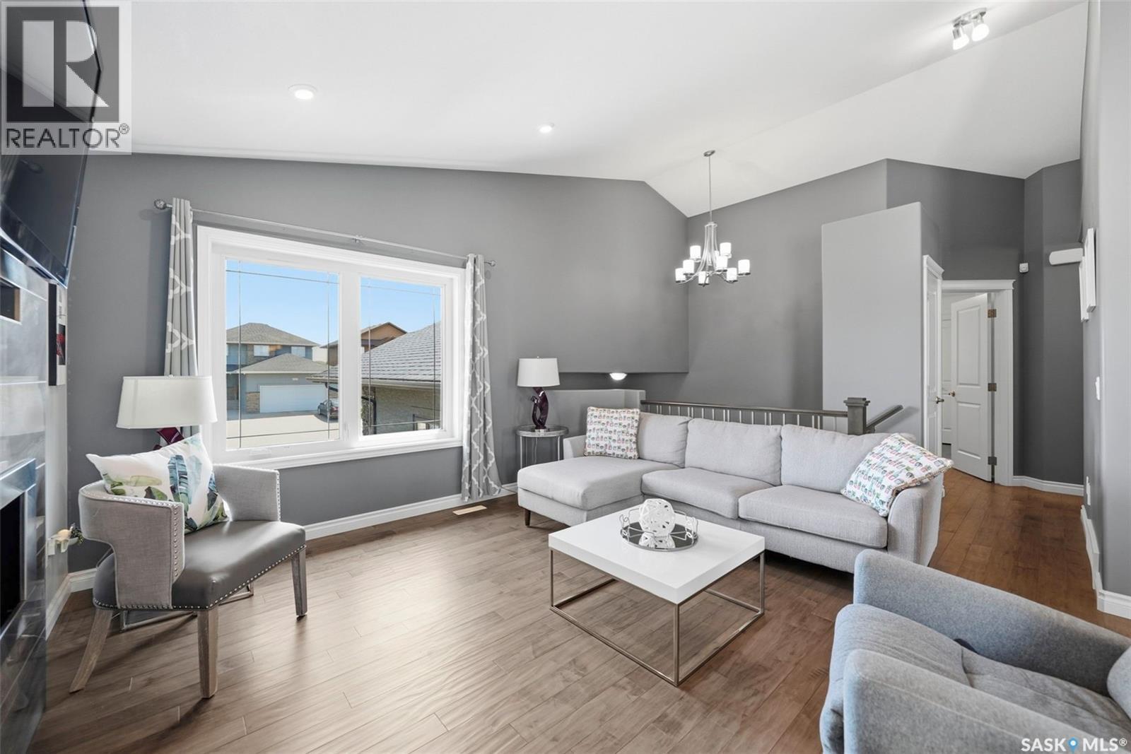 711 Sutter Crescent, Saskatoon, SK - Indoor Photo Showing Living Room
