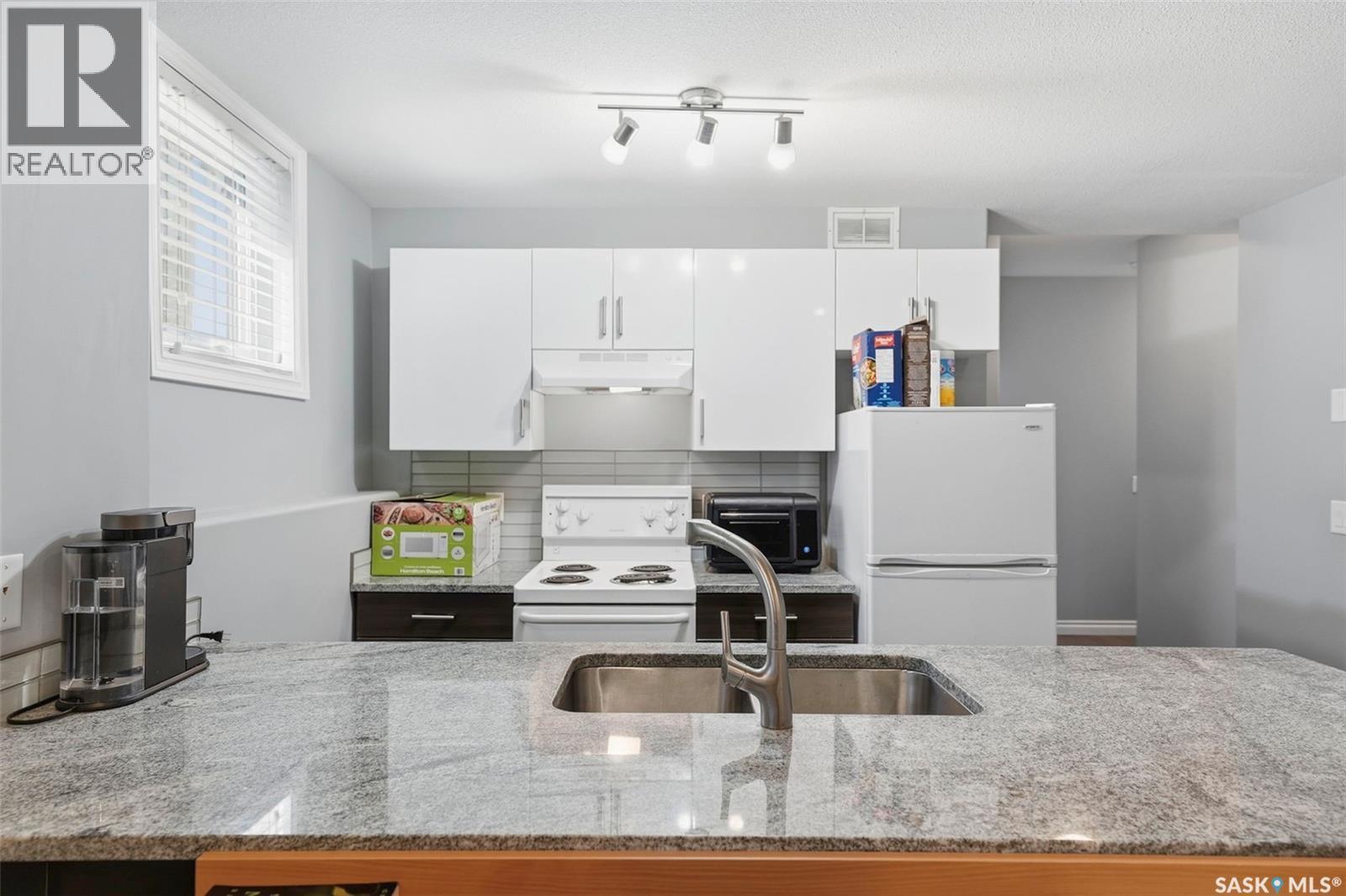 711 Sutter Crescent, Saskatoon, SK - Indoor Photo Showing Kitchen