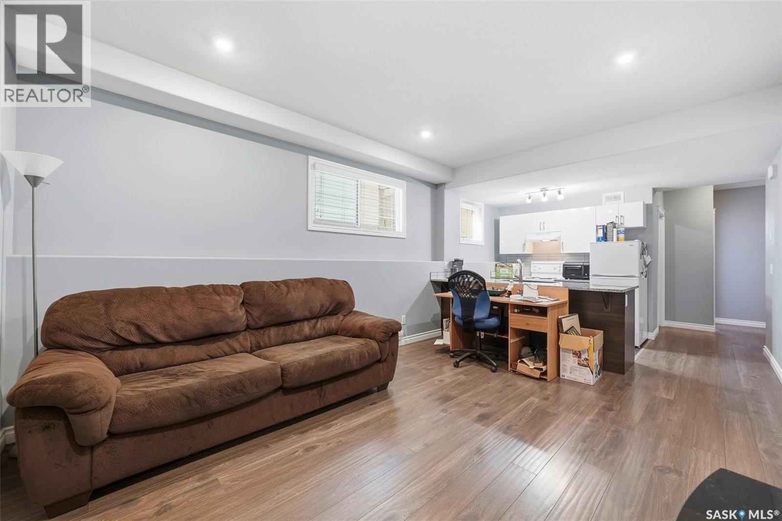 711 Sutter Crescent, Saskatoon, SK - Indoor Photo Showing Living Room