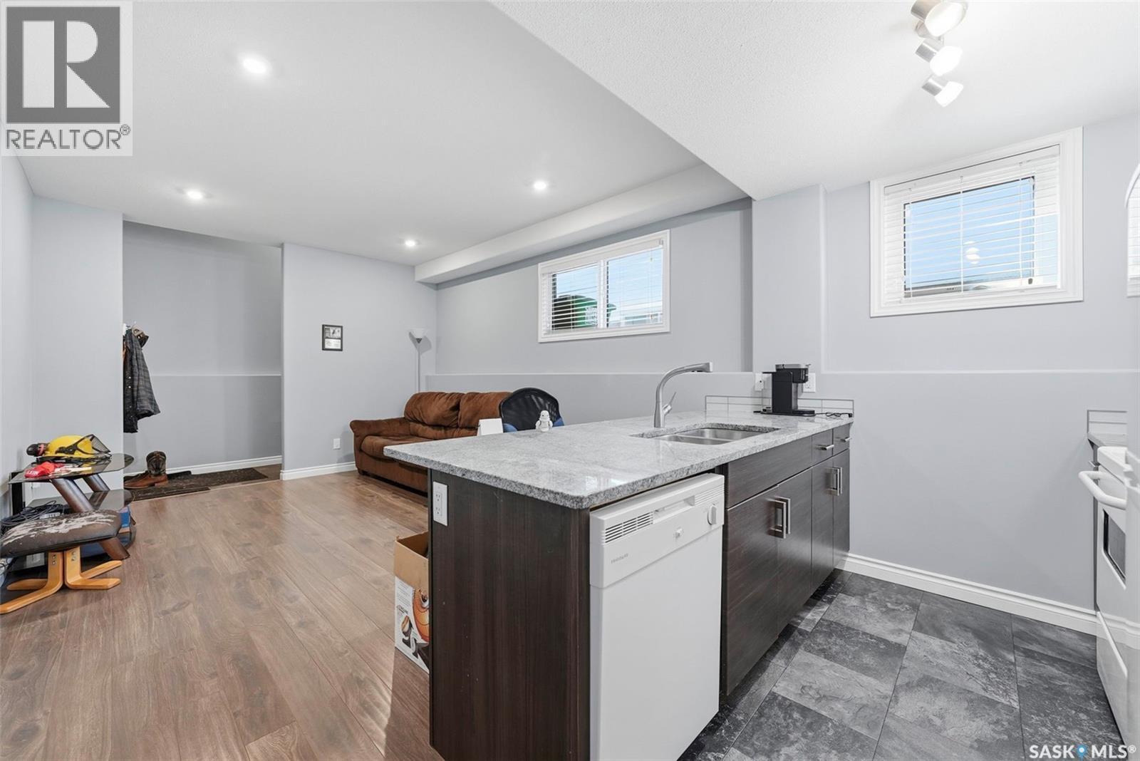 711 Sutter Crescent, Saskatoon, SK - Indoor Photo Showing Kitchen