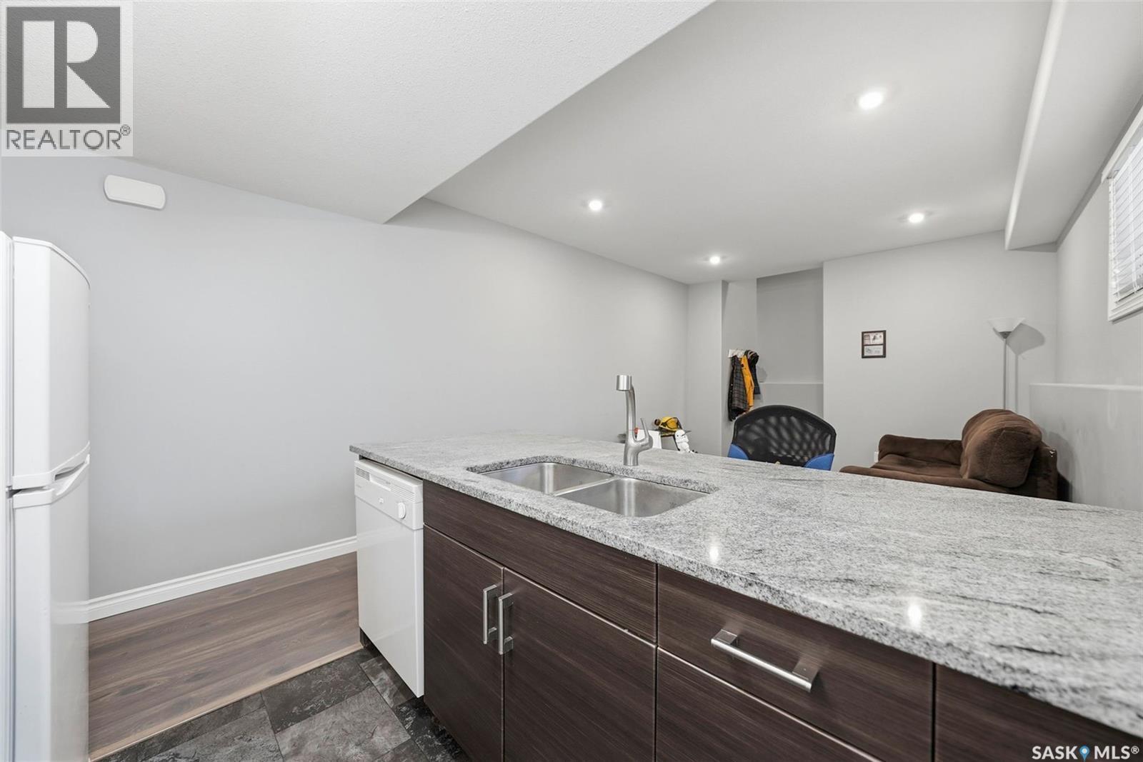 711 Sutter Crescent, Saskatoon, SK - Indoor Photo Showing Kitchen With Double Sink