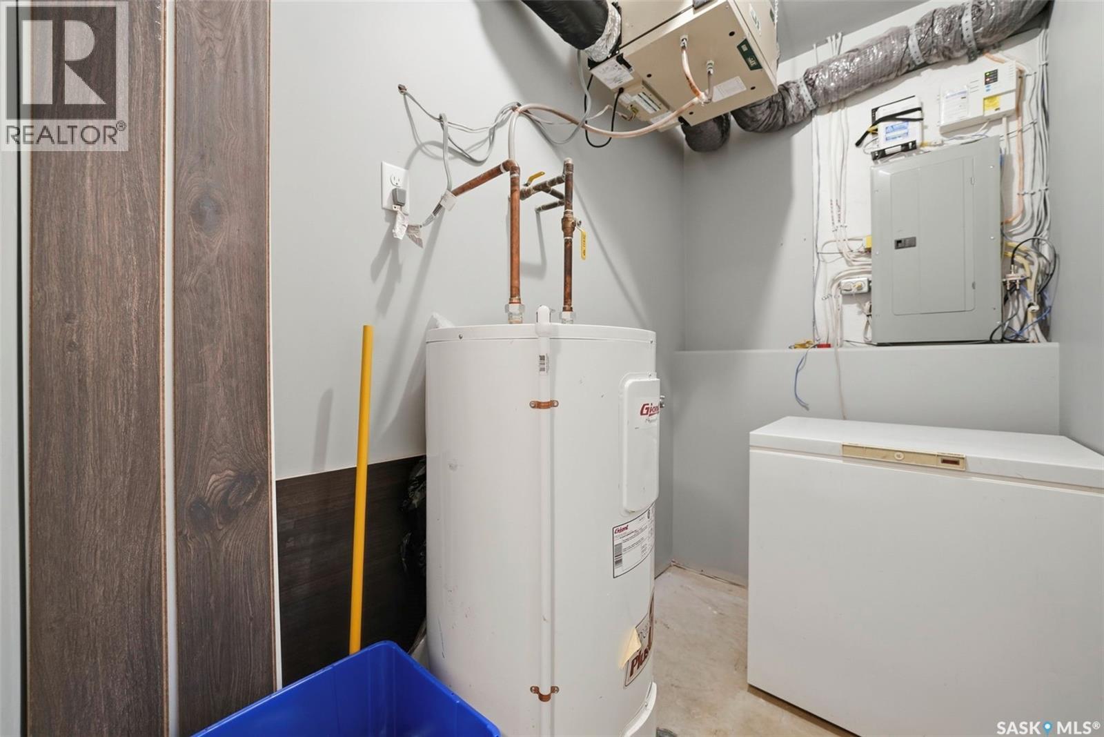 711 Sutter Crescent, Saskatoon, SK - Indoor Photo Showing Laundry Room