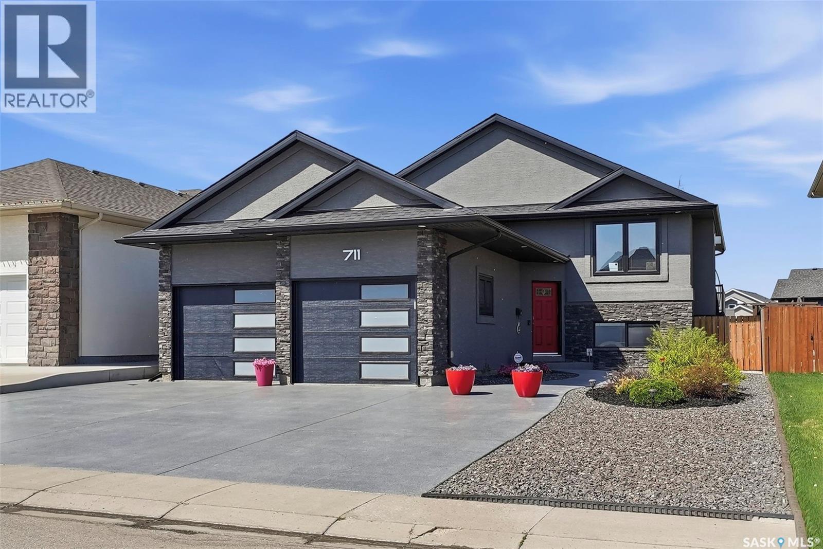 711 Sutter Crescent, Saskatoon, SK - Outdoor With Facade