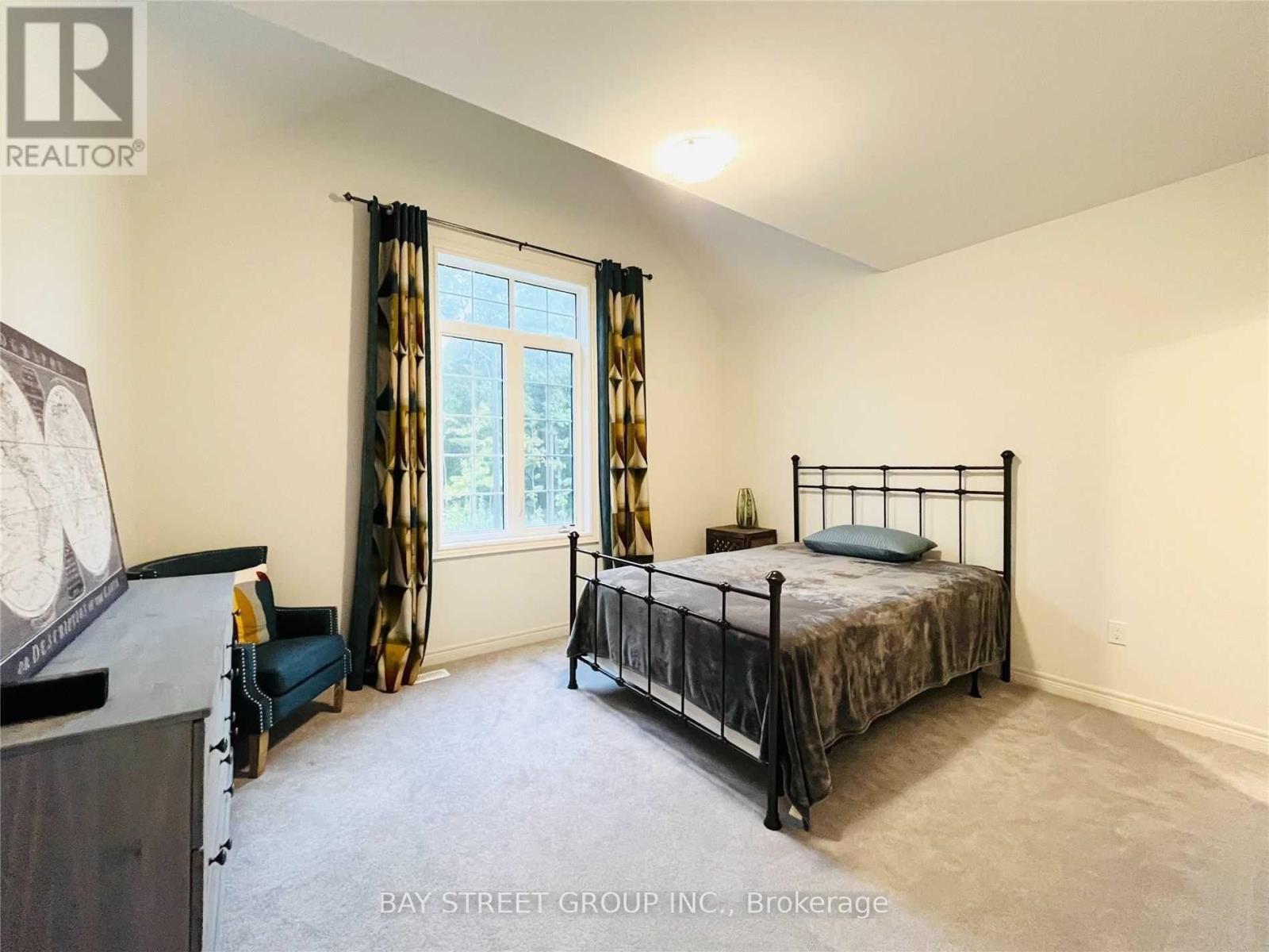 25 Mcisaac Drive, Springwater, ON - Indoor Photo Showing Bedroom