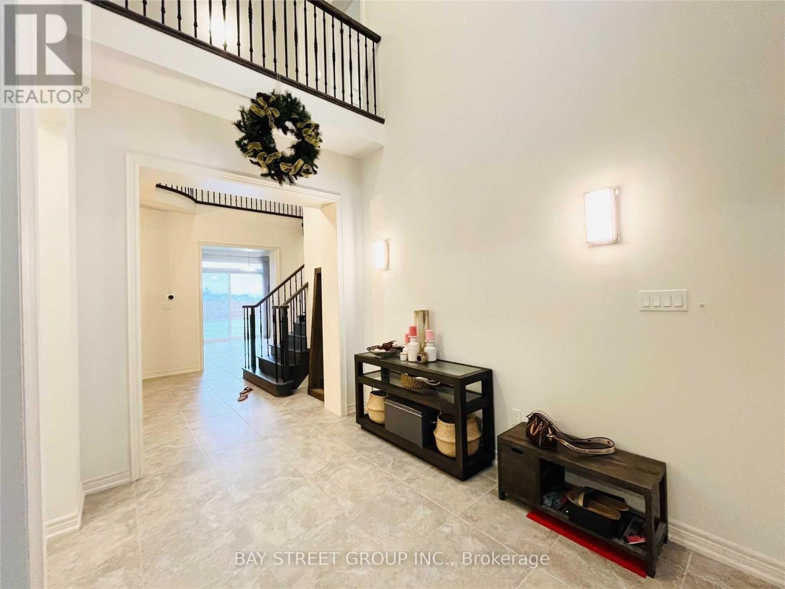 25 Mcisaac Drive, Springwater, ON - Indoor Photo Showing Other Room