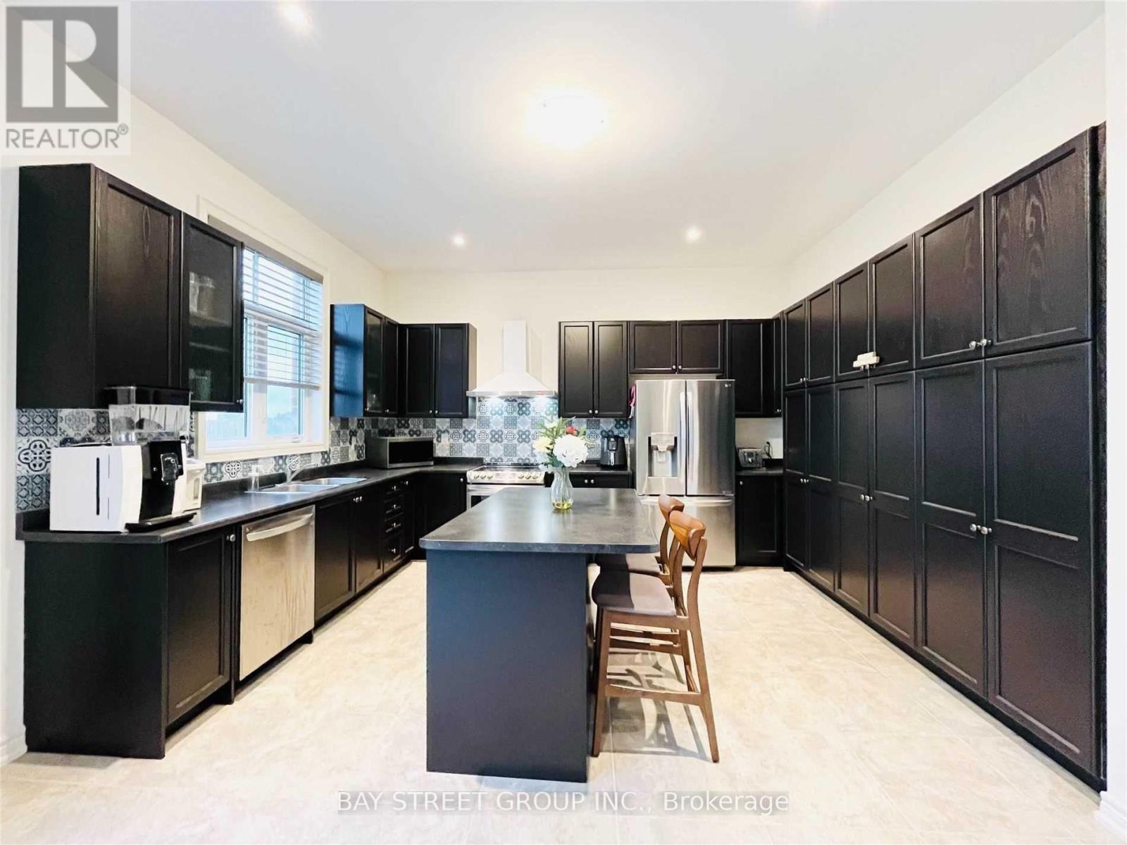 25 Mcisaac Drive, Springwater, ON - Indoor Photo Showing Kitchen With Double Sink