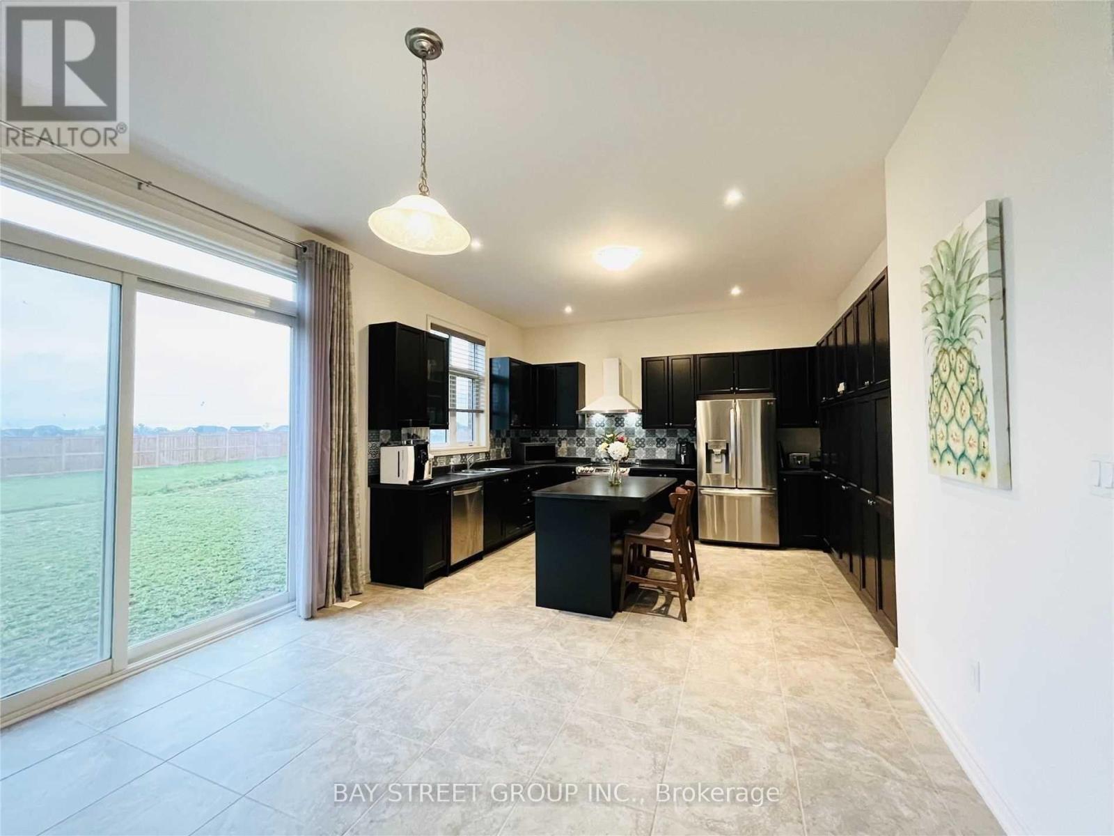 25 Mcisaac Drive, Springwater, ON - Indoor Photo Showing Kitchen