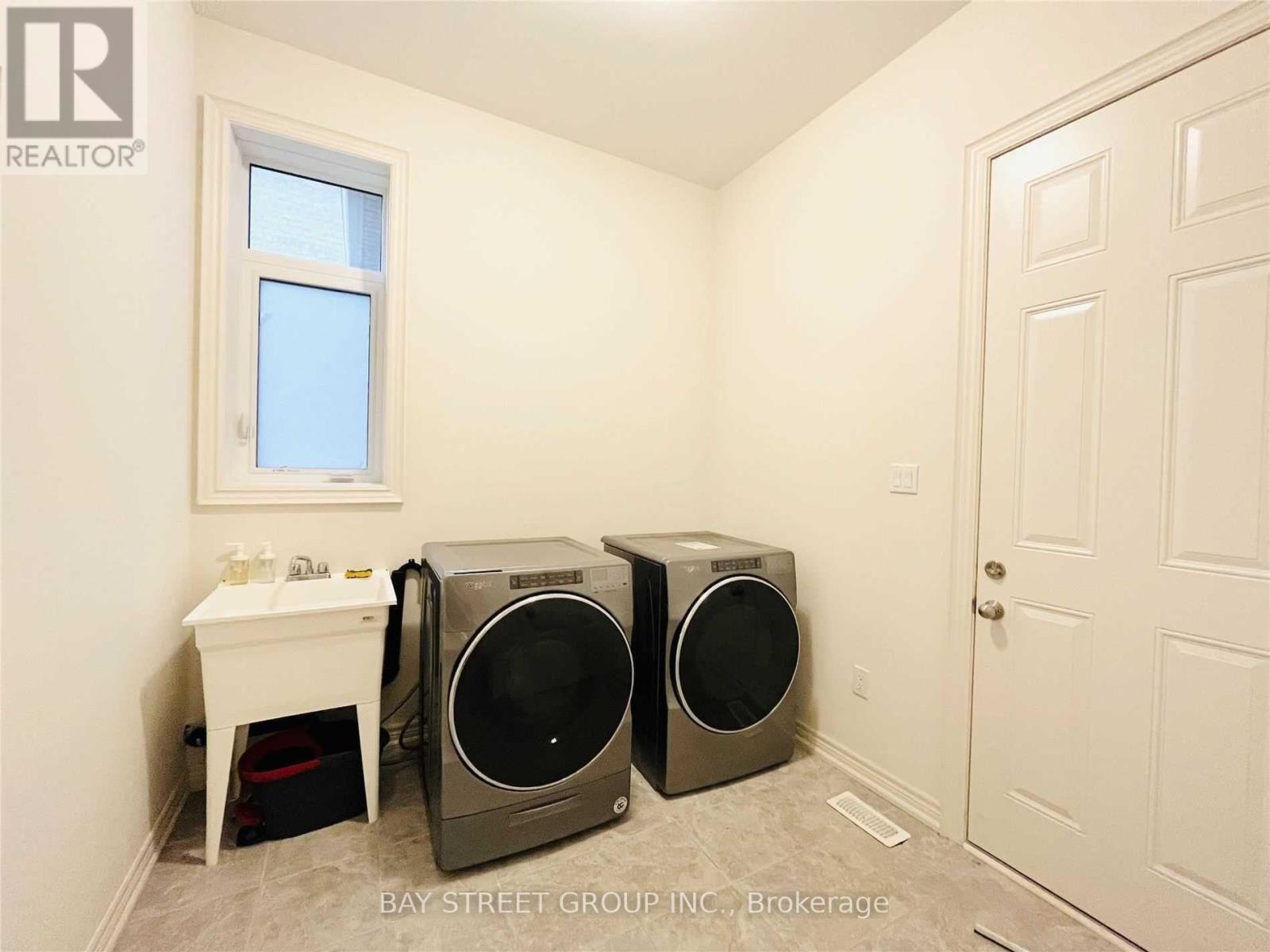 25 Mcisaac Drive, Springwater, ON - Indoor Photo Showing Laundry Room