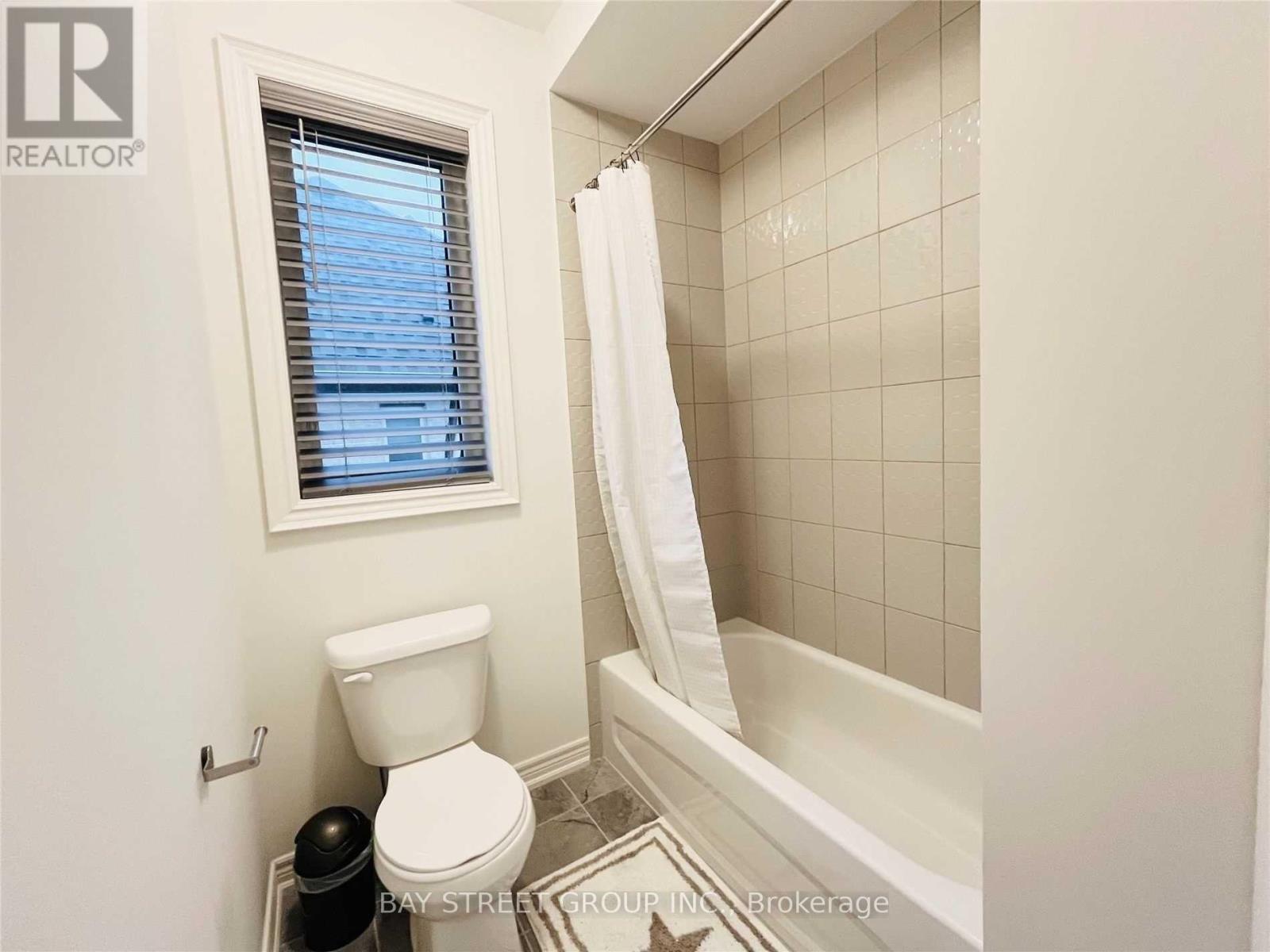 25 Mcisaac Drive, Springwater, ON - Indoor Photo Showing Bathroom