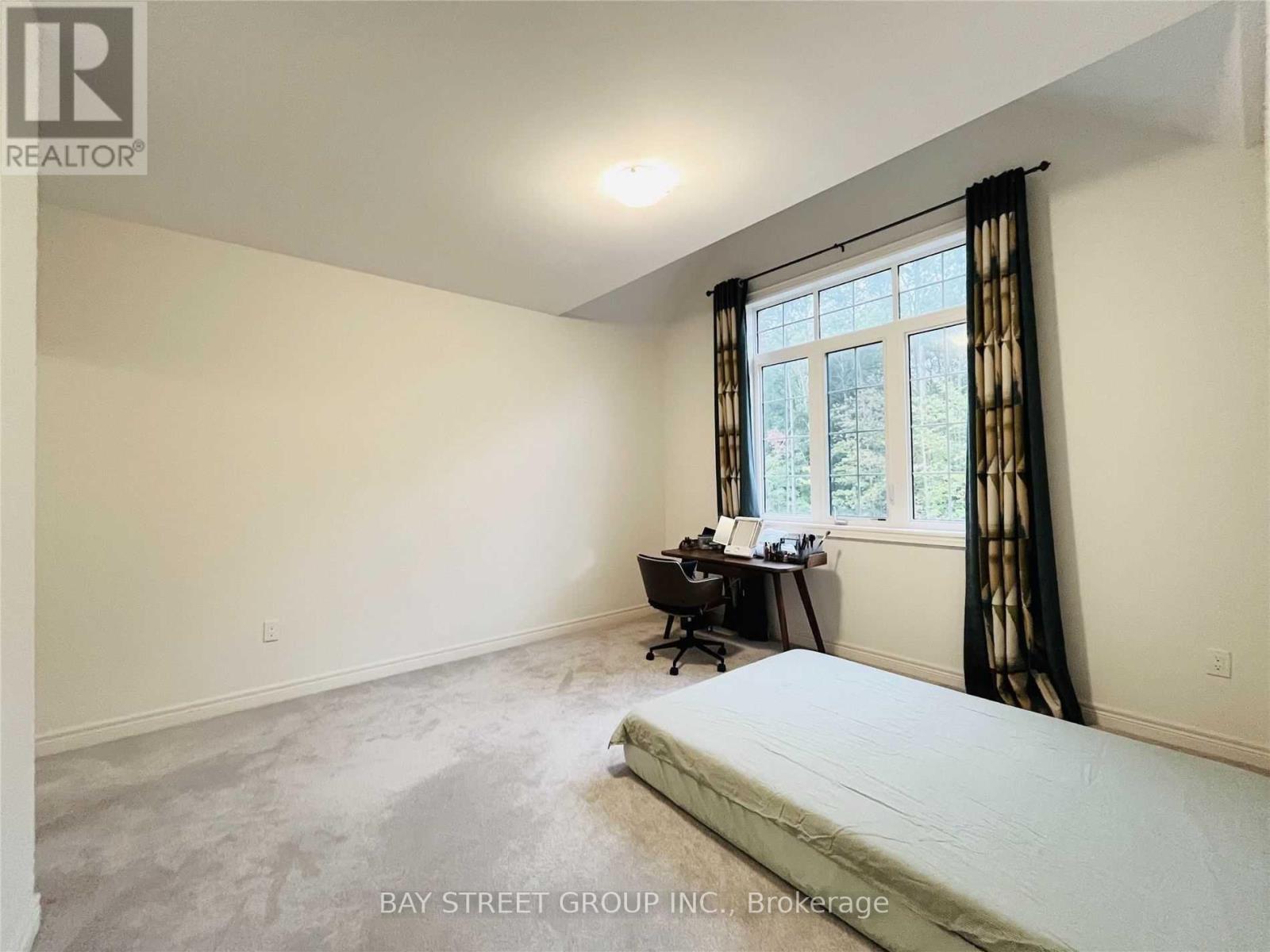 25 Mcisaac Drive, Springwater, ON - Indoor Photo Showing Bedroom