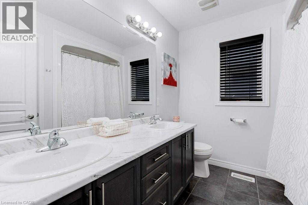 85 Showcase Drive, Hamilton, ON - Indoor Photo Showing Bathroom