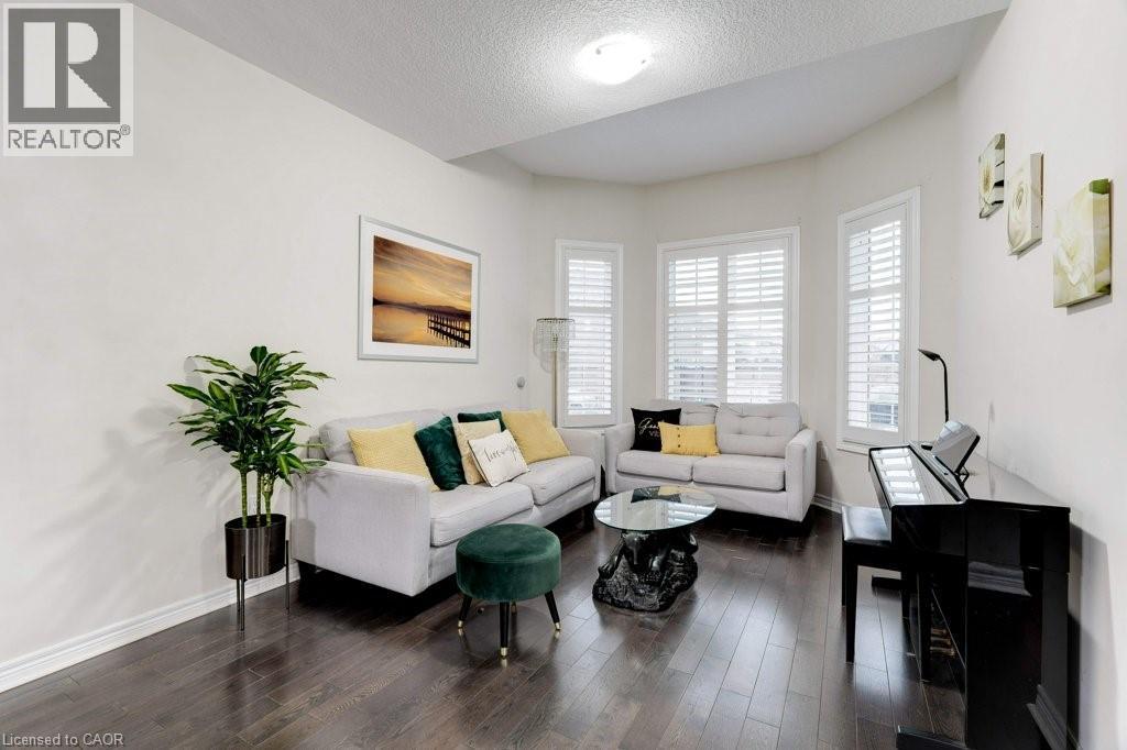 85 Showcase Drive, Hamilton, ON - Indoor Photo Showing Living Room
