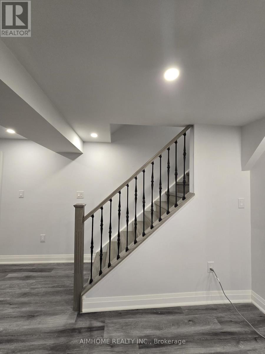 137 Mcclellan Way, Aurora, ON - Indoor Photo Showing Other Room