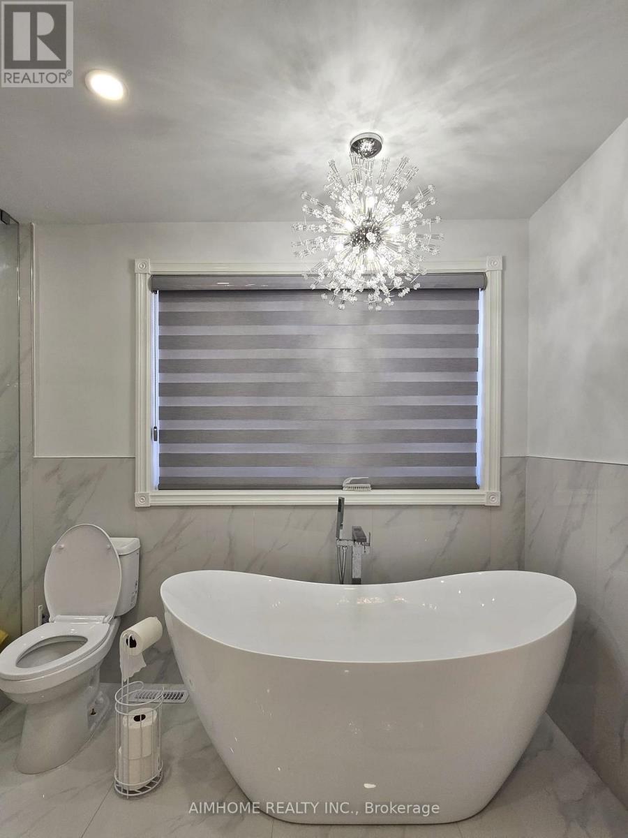 137 Mcclellan Way, Aurora, ON - Indoor Photo Showing Bathroom