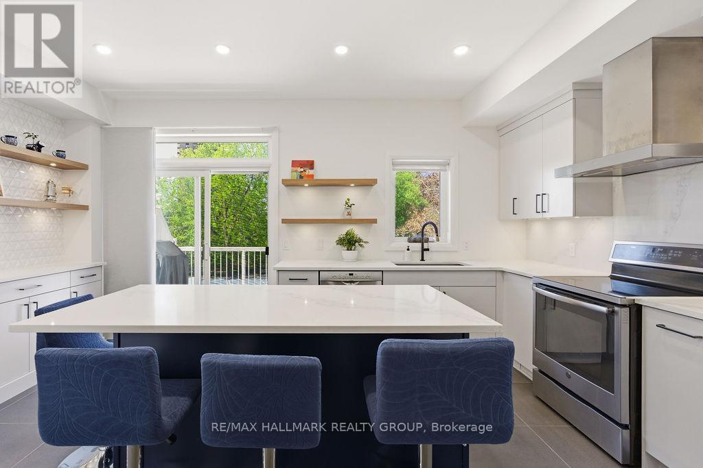 8 Pondside Private, Ottawa, ON - Indoor Photo Showing Kitchen With Upgraded Kitchen