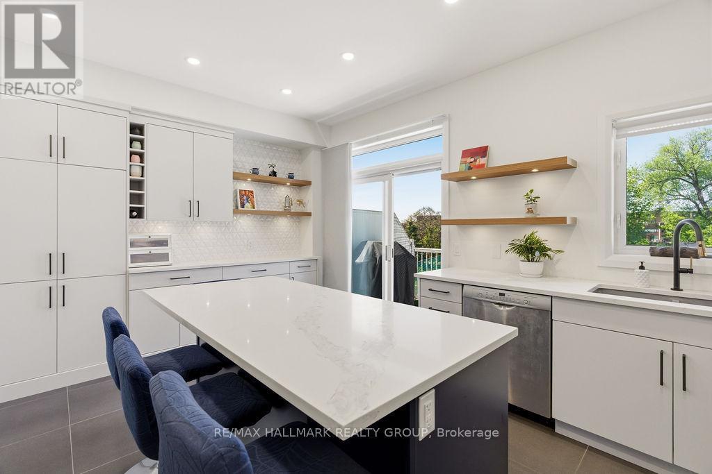 8 Pondside Private, Ottawa, ON - Indoor Photo Showing Kitchen