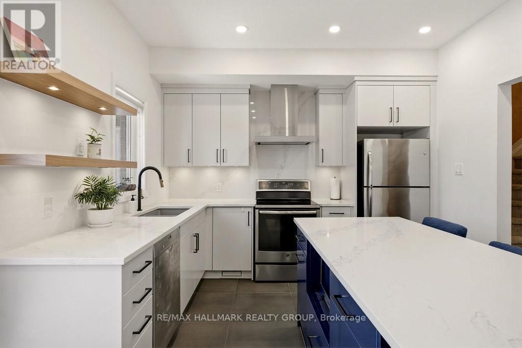8 Pondside Private, Ottawa, ON - Indoor Photo Showing Kitchen With Stainless Steel Kitchen With Upgraded Kitchen