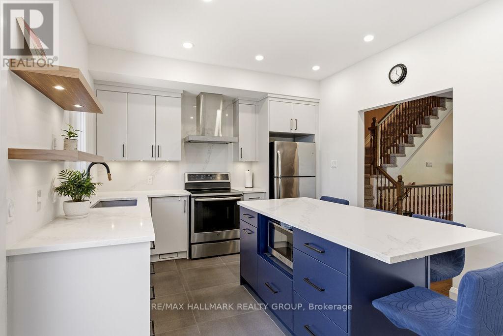 8 Pondside Private, Ottawa, ON - Indoor Photo Showing Kitchen With Stainless Steel Kitchen With Upgraded Kitchen