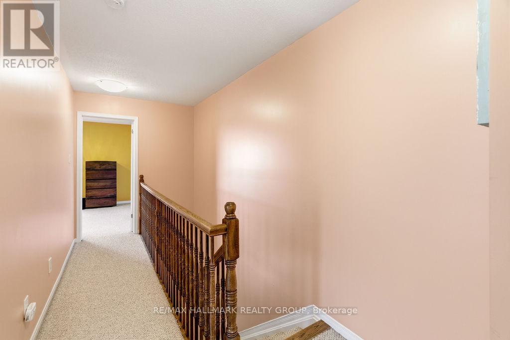 8 Pondside Private, Ottawa, ON - Indoor Photo Showing Other Room