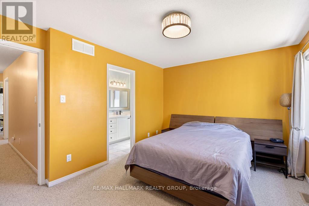 8 Pondside Private, Ottawa, ON - Indoor Photo Showing Bedroom