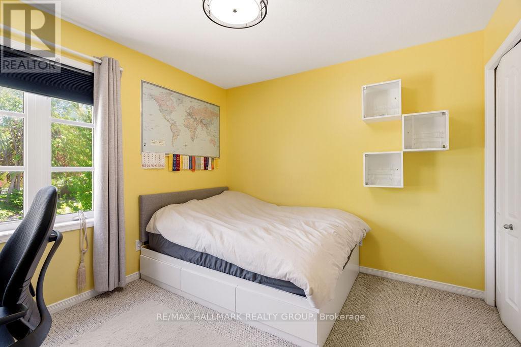 Bedroom #2 - 8 Pondside Private, Ottawa, ON - Indoor Photo Showing Bedroom