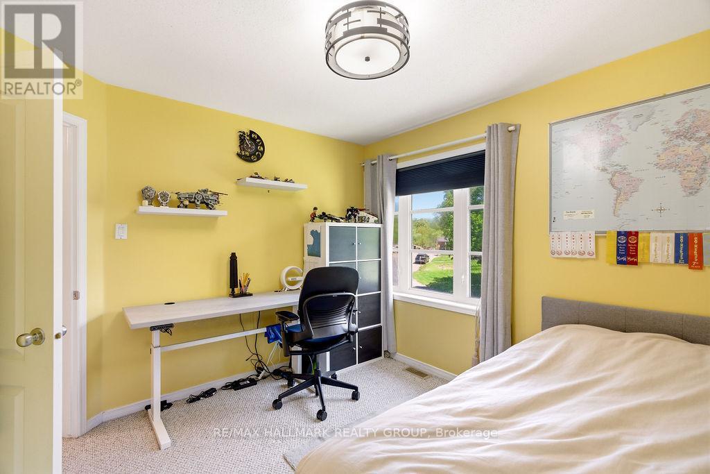 8 Pondside Private, Ottawa, ON - Indoor Photo Showing Bedroom