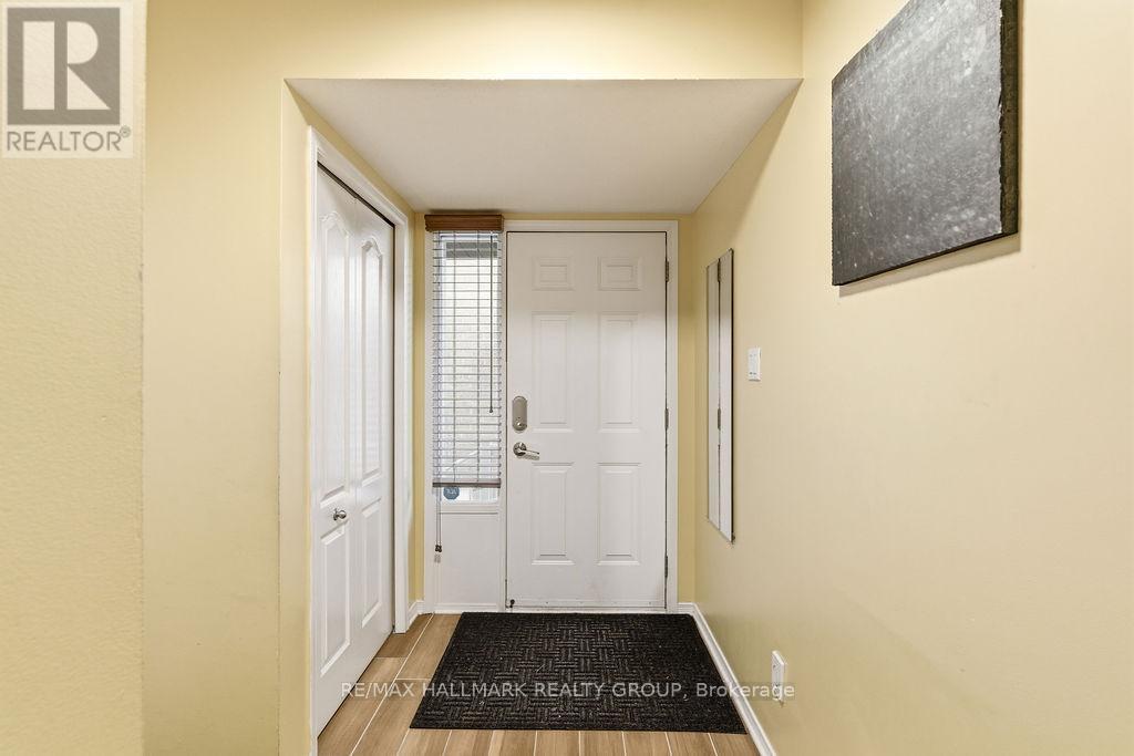 8 Pondside Private, Ottawa, ON - Indoor Photo Showing Other Room