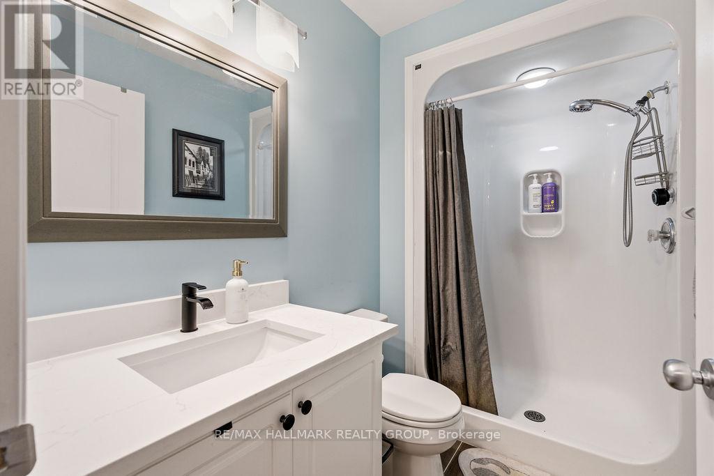Full 3PC Bath on 3rd Level - 8 Pondside Private, Ottawa, ON - Indoor Photo Showing Bathroom