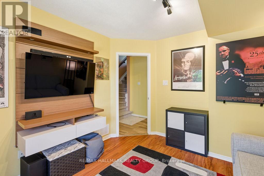 8 Pondside Private, Ottawa, ON - Indoor