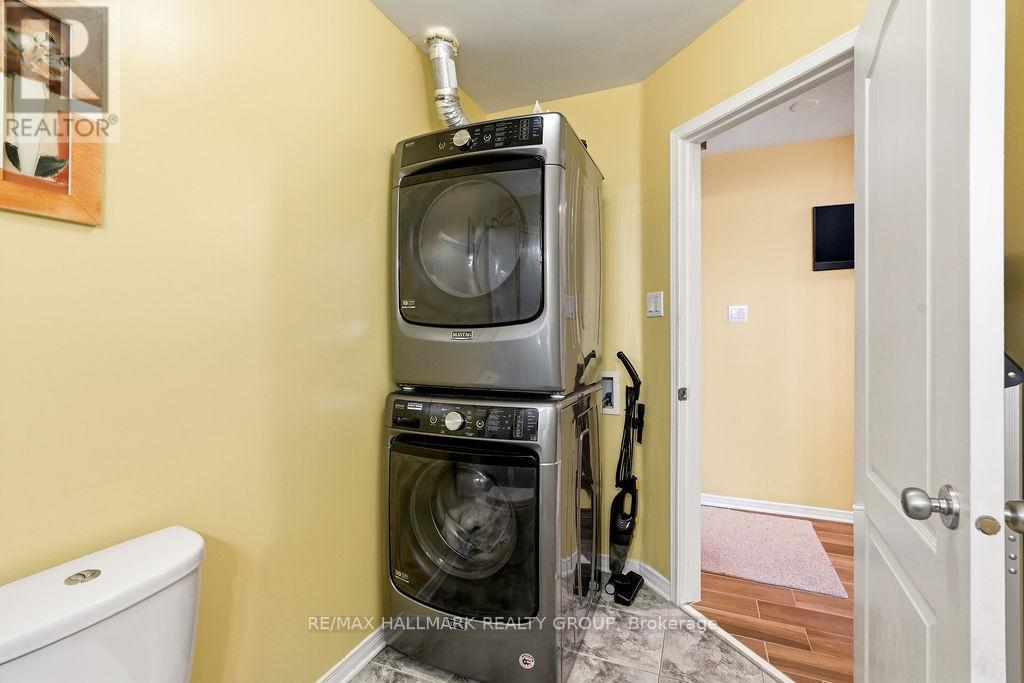 8 Pondside Private, Ottawa, ON - Indoor Photo Showing Laundry Room