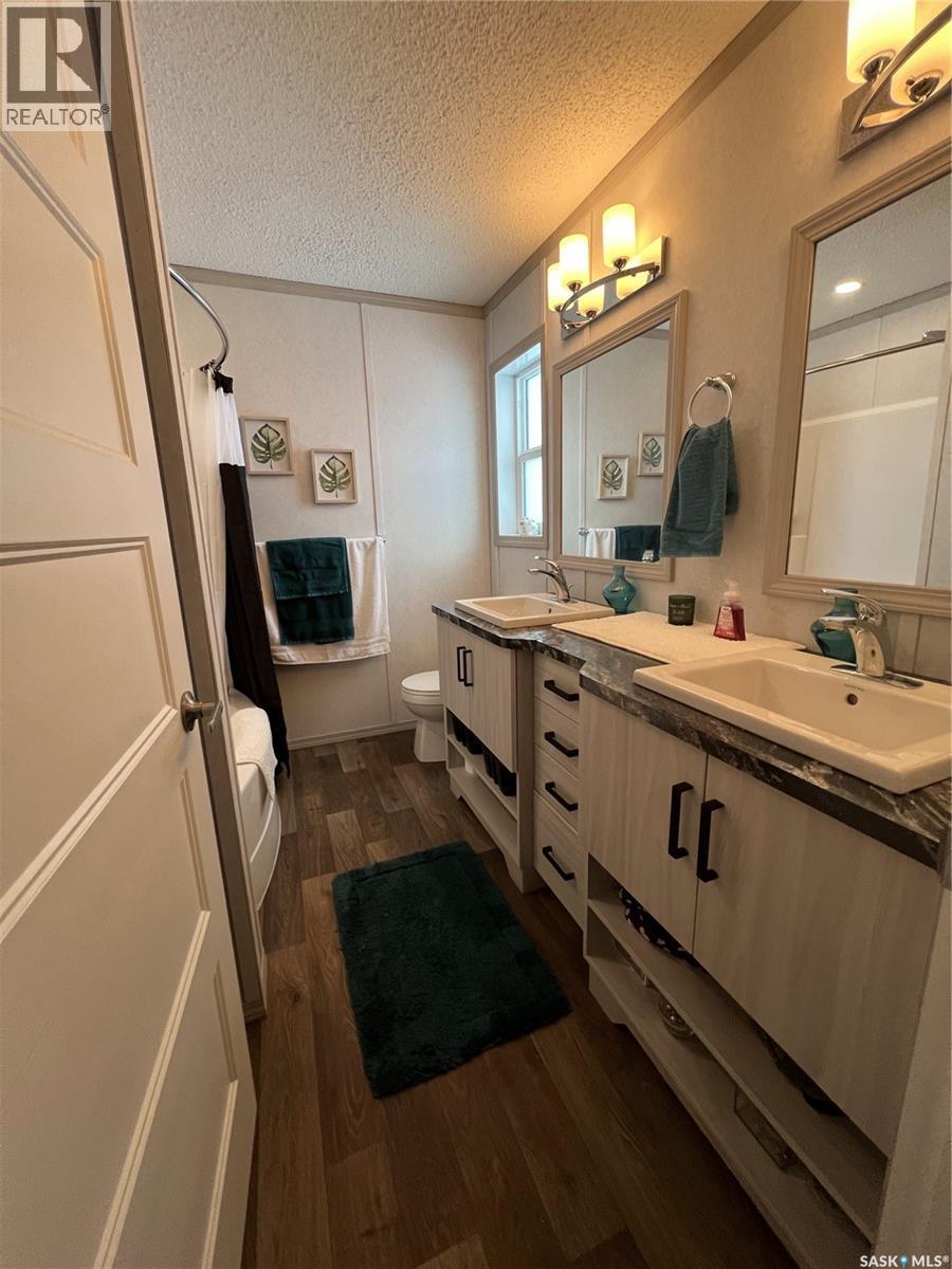 215 1St Street W, Meota, SK - Indoor Photo Showing Bathroom