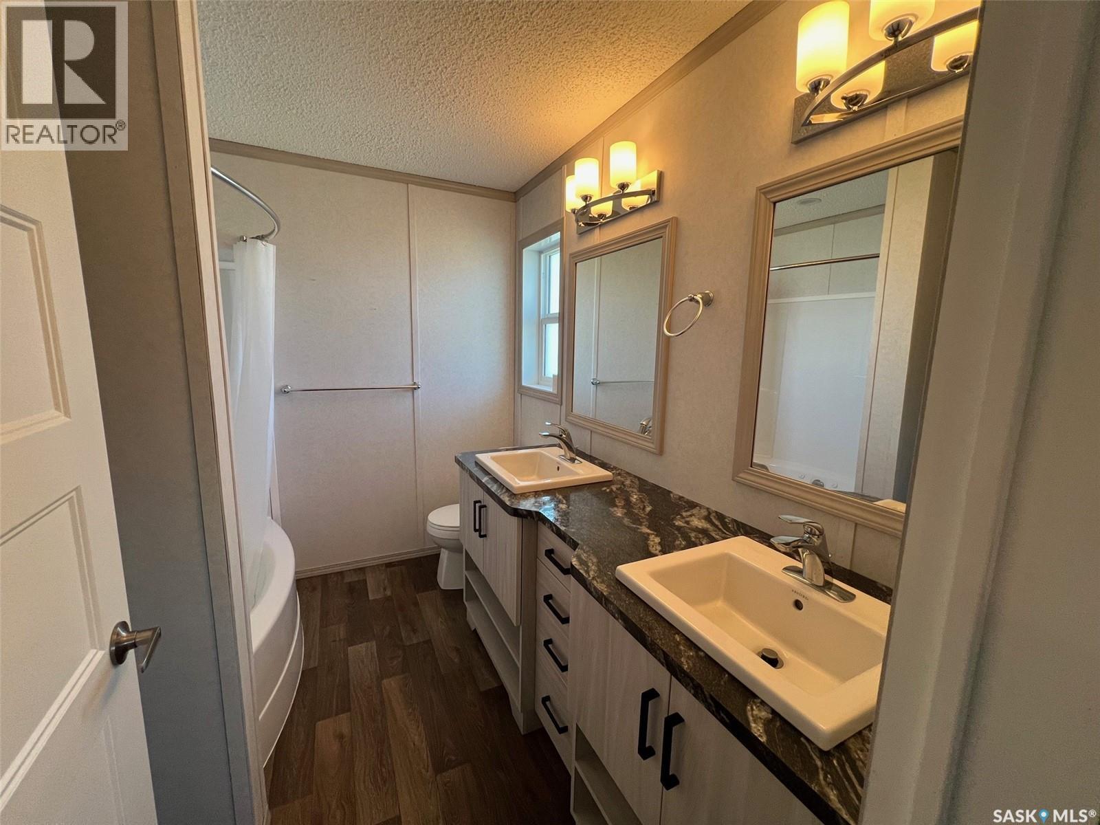 215 1St Street W, Meota, SK - Indoor Photo Showing Bathroom