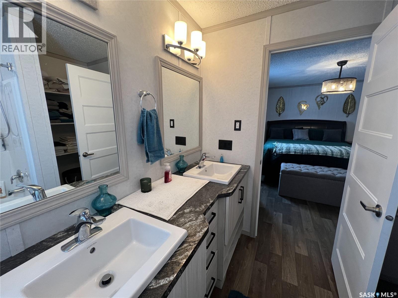 215 1St Street W, Meota, SK - Indoor Photo Showing Bathroom