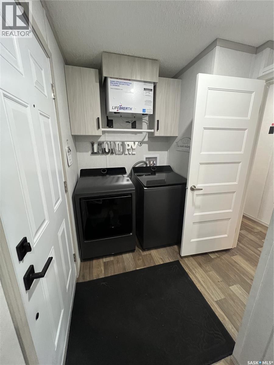 215 1St Street W, Meota, SK - Indoor Photo Showing Laundry Room